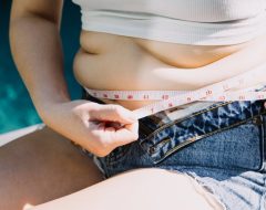 Cansaço, irritação e retenção de líquidos: pode ser desequilíbrio hormonal? - Dr. Kellyson