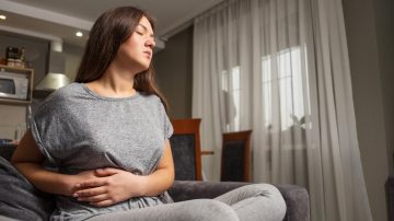 Tratamento natural para saúde do intestino: como cuidar da causa dos desconfortos digestivos - Dr. Kellyson